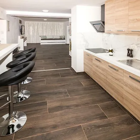 Stanovanje Appartamento *